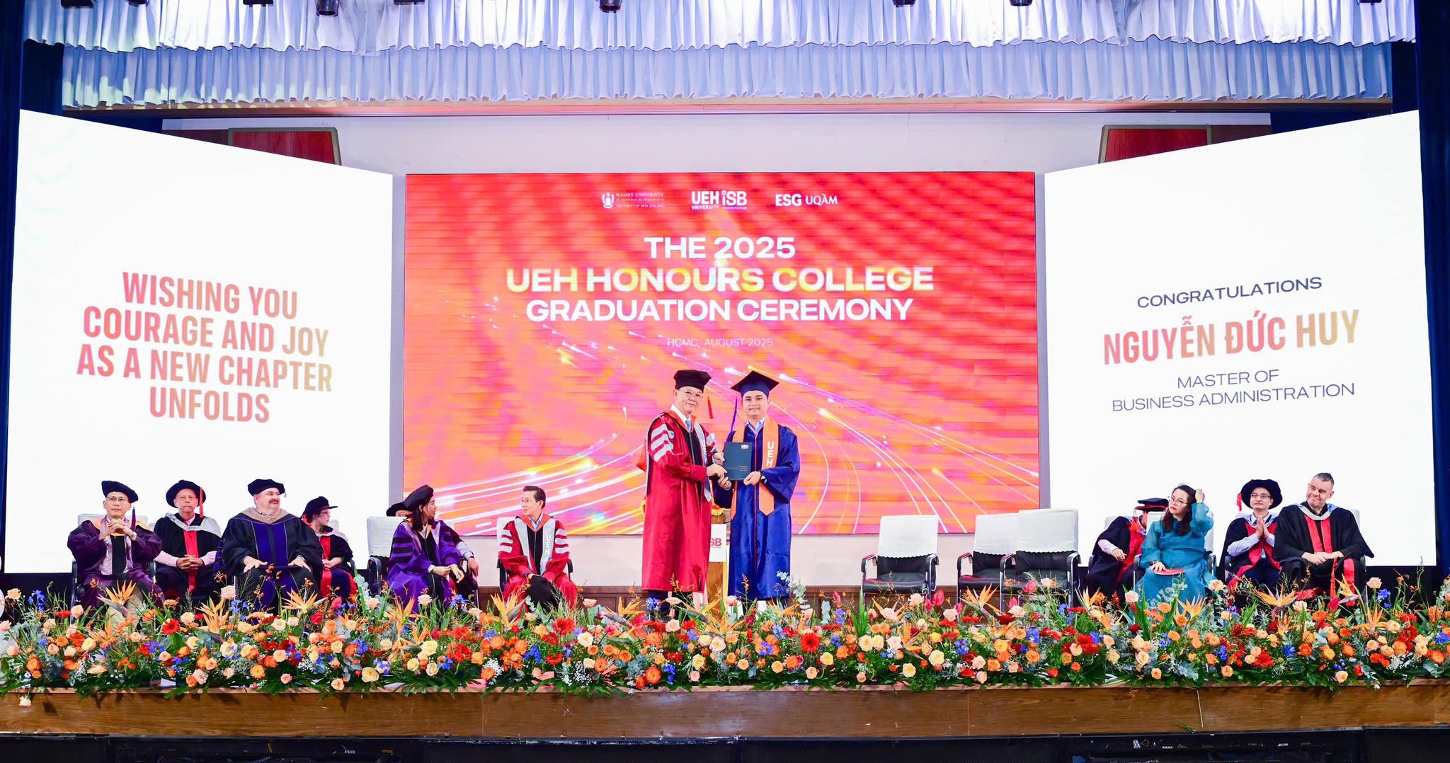 Nguyễn Đức Huy nhận bằng Thạc Sĩ Quản Trị Kinh Doanh (MBA) tại UEH Honours College Graduation Ceremony, HCMC 2025